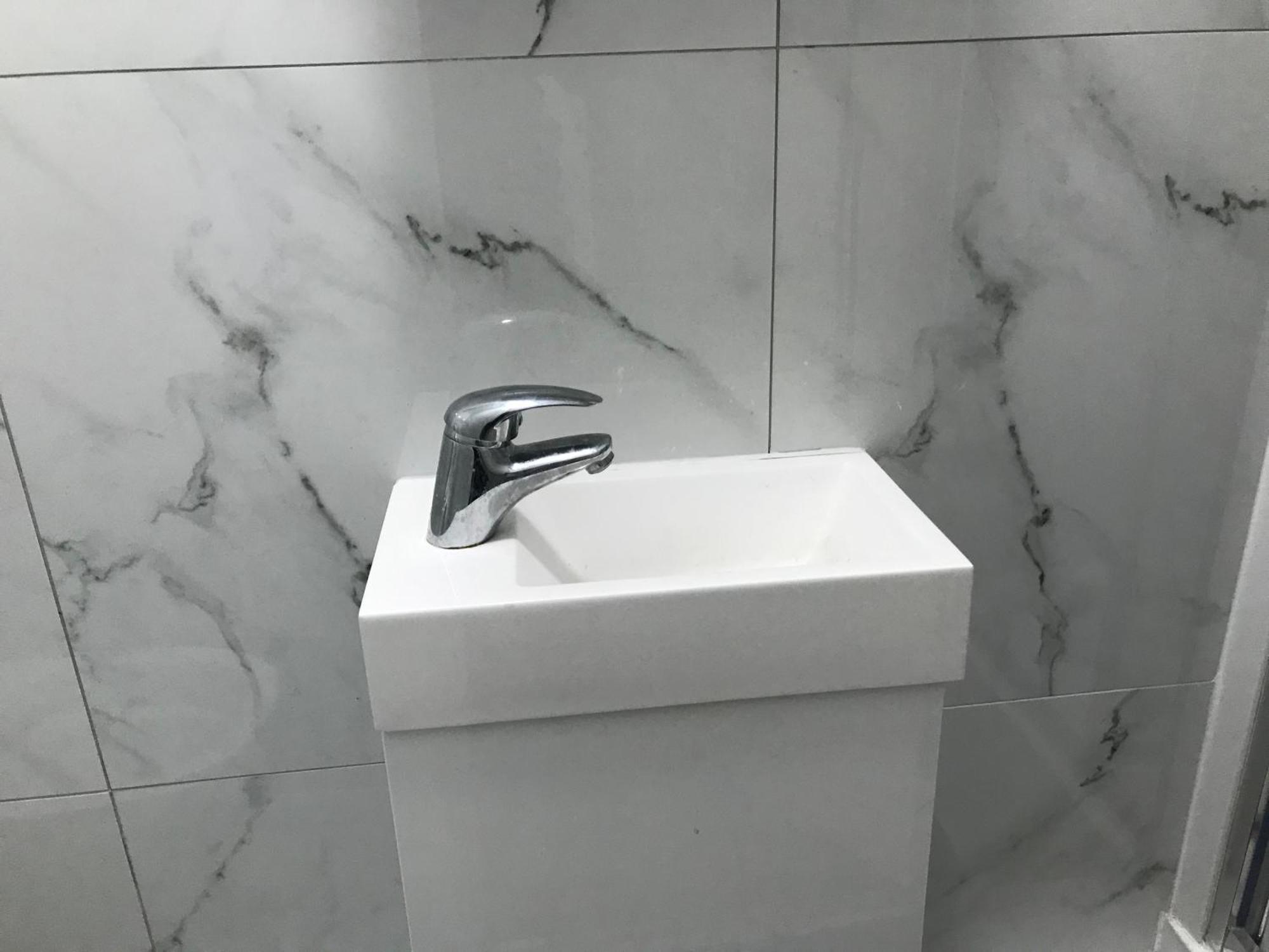 Ensuite With Kitchen Ext Large Room With Balcony In Zone 2 London Eksteriør billede